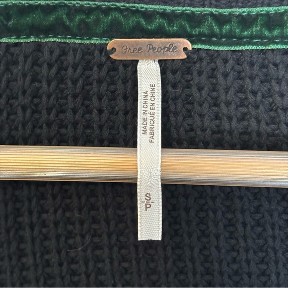 Free People Damsel V-Neck Bell Sleeve Knit Sweater-Black-Women Size Small - Picture 5 of 9